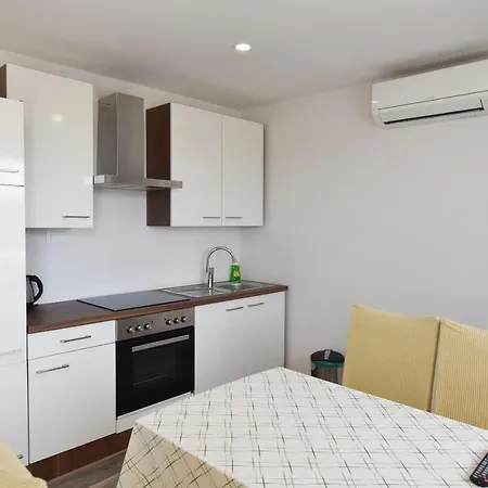 Apartment Anica Primosten