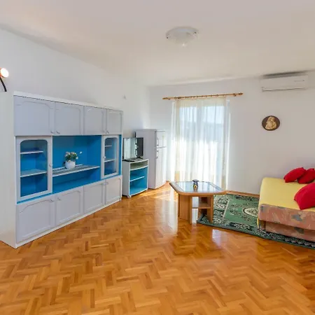 Anica Apartment