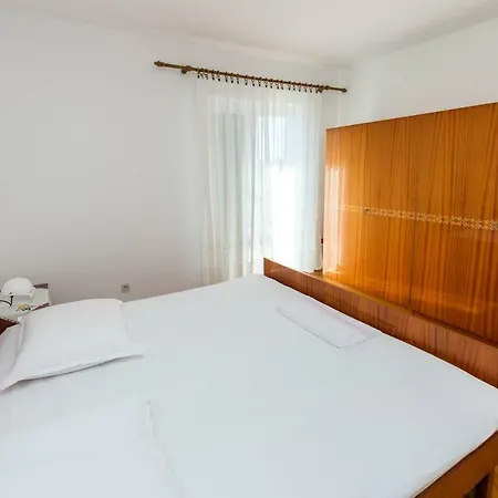 Apartment Anica Primosten