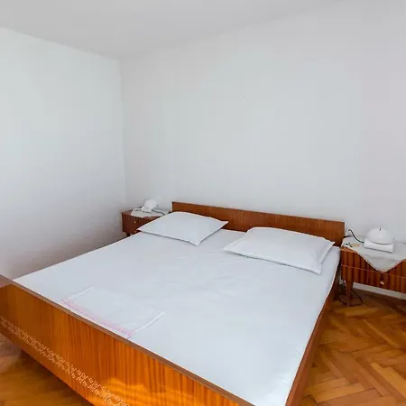 Anica Apartment *